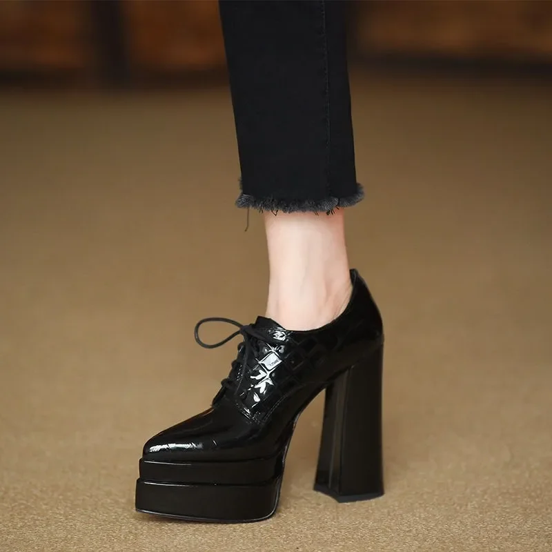 Patent Leather Pump - Женские туфли на высоком каблуке с