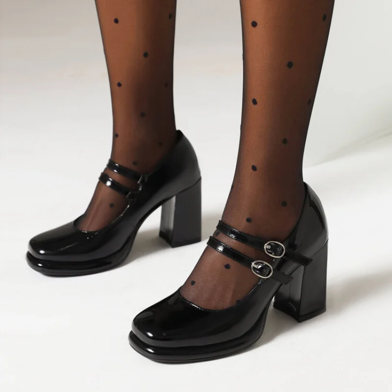 Patent Leather Pump - Женские туфли-лодочки из лакированной кожи, с