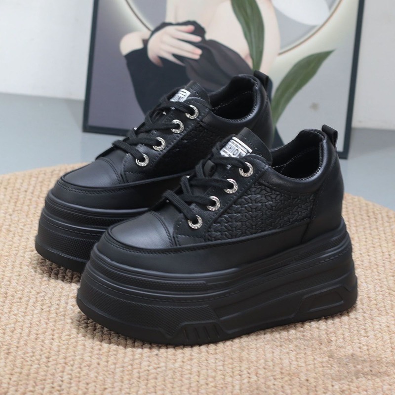Новые кроссовки 2026 года: 10  – обзор и цена Wedge Heeled Sneaker