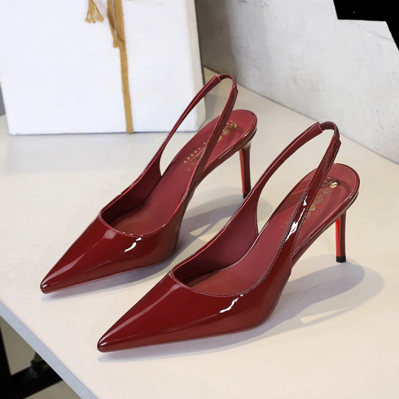Новые европейские и американск – обзор и цена Patent Leather Pump