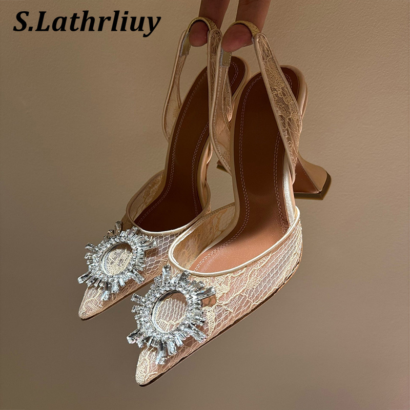 Сандалии со стразами и цветком – обзор и цена Patent Leather Pump