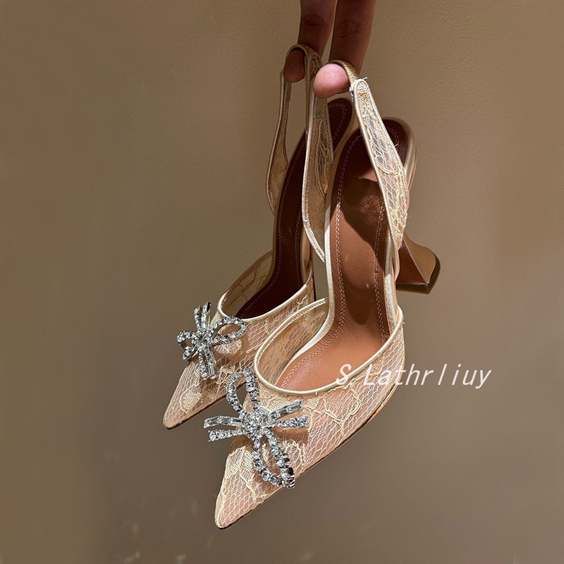 Сандалии со стразами и цветком – обзор и цена Patent Leather Pump