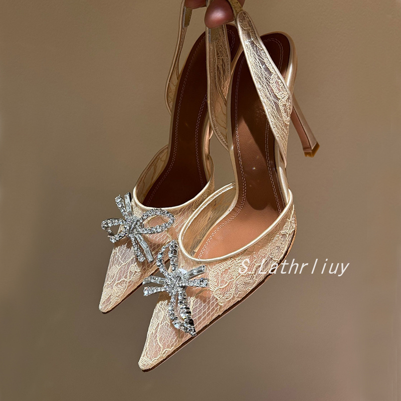 Сандалии со стразами и цветком – обзор и цена Patent Leather Pump